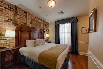 Classic Room, 1 King Bed, Non Smoking