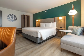Suite, 1 Bedroom (Dining Area)