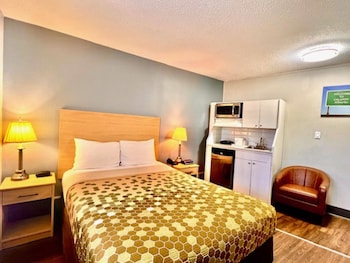Efficiency, 1 Queen Bed, Non Smoking