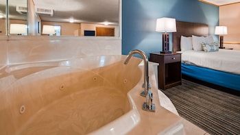 Suite, 1 King Bed, Non Smoking, Jetted Tub (with Sofabed)