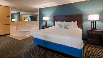 Suite, 1 King Bed, Non Smoking, Jetted Tub (with Sofabed)