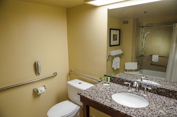 Sunset Suite, 2 Queens