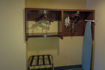 Room, 2 Queen Beds, River View