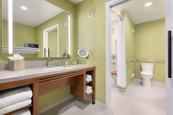Room, 1 King Bed, Accessible (Mobility & Hearing, Roll-in Shower)