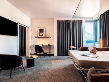 Suite, 1 King Bed with Sofa bed