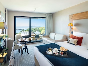 Superior Room, 1 Queen Bed with Sofa bed, Balcony, Sea View