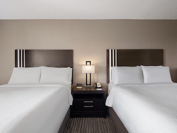Standard Room, 2 Queen Beds (Low Floor)
