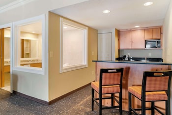 Suite, 2 Queen Beds, Non Smoking, Jetted Tub