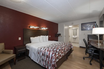 Standard Room, 1 King Bed, Accessible (Smoke Free)