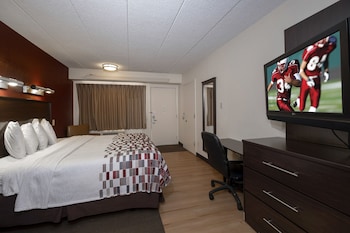 Standard Room, 1 King Bed, Accessible (Smoke Free)