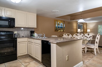 Suite, 1 Bedroom (at the Oaks)