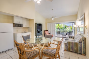 Suite, 1 King Bed, Marina View