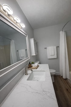 Suite, 1 King Bed (Whirlpool)