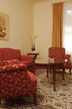 City Apartment, Annex Building