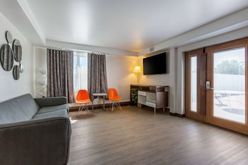 Suite, 1 King Bed, Non Smoking