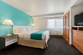 Suite, 1 King Bed, Non Smoking