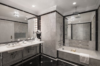 Suite, 1 Bedroom, Accessible Bathtub (Butler Service Included)