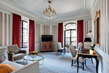 Suite, 1 Bedroom, Roll-in Shower (Butler Service Included)