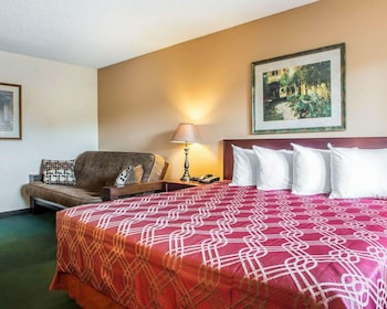 Suite, 1 King Bed with Sofa bed, Non Smoking
