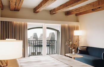 Suite (Admiral Waterfront)