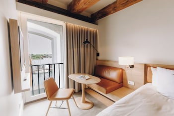 Classic Room, 1 King Bed (Waterfront)