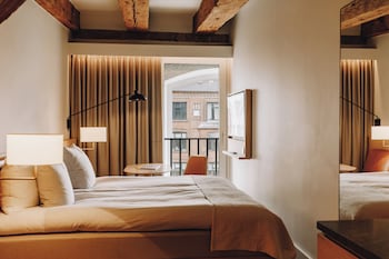 Classic Room, 1 King Bed