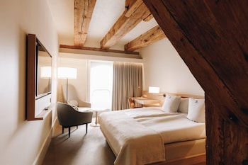 Deluxe Room, 1 King Bed (Waterfront)