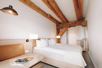 Classic Room, 1 King Bed (Waterfront)