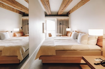 Classic Room, 1 King Bed (Waterfront)