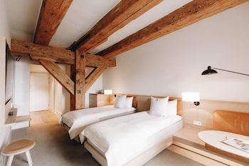 Deluxe Room, 2 Twin Beds (Waterfront)