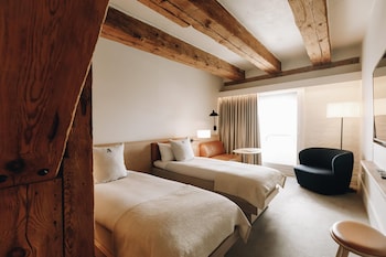 Deluxe Room, 2 Twin Beds (Waterfront)