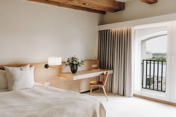 Suite (Admiral Waterfront)