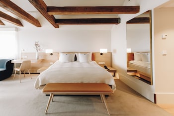 Suite, Tower (Waterfront)