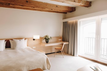 Suite (Admiral Waterfront)