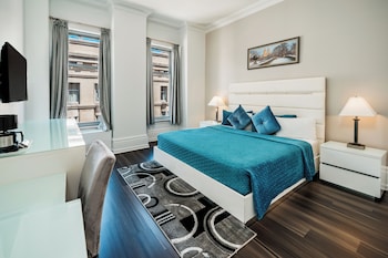 Standard Suite, 1 King Bed, Lake View, Lakeside