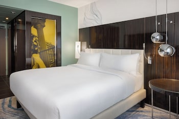 Deluxe Room, 1 King Bed