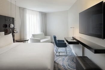 Deluxe Room, 1 King Bed with Sofa bed