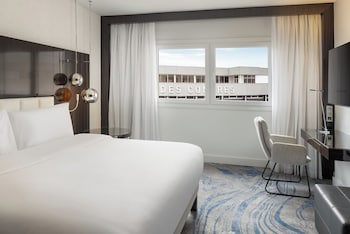 Deluxe Room, 1 King Bed