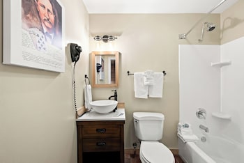 Standard Room, 1 King Bed, Non Smoking, Refrigerator & Microwave
