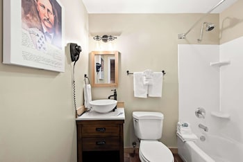 Standard Room, 1 King Bed, Non Smoking, Refrigerator & Microwave