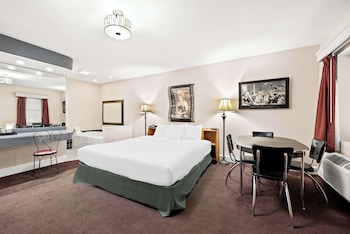 Suite, 1 King Bed, Non Smoking, Jetted Tub