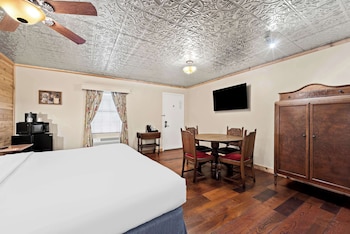 Standard Room, 1 King Bed, Non Smoking, Refrigerator & Microwave