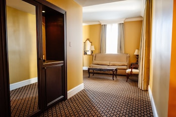King Suite (24/7 Front Desk)