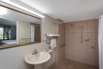 Room, 2 Queen Beds, Accessible, Non Smoking