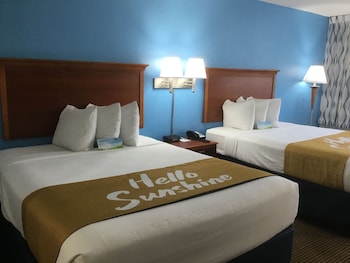 Deluxe Room, 2 Queen Beds, Non Smoking