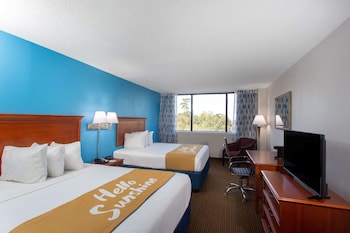 Deluxe Room, 2 Queen Beds, Non Smoking