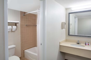 Deluxe Room, 2 Queen Beds, Non Smoking