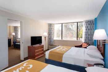 Suite, 2 Queen Beds, Non Smoking
