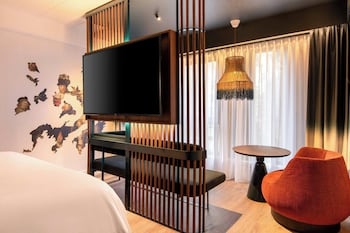Standard Room, 1 King Bed