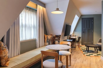 Studio, 1 King Bed with Sofa bed, Non Smoking